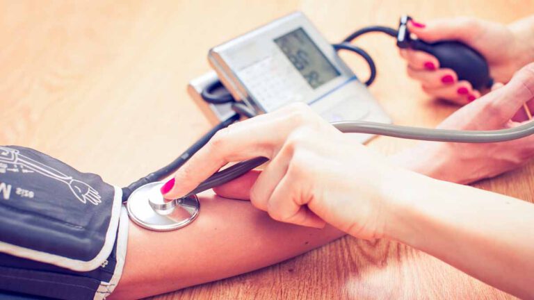 Hypertension découvrez les différentes causes et complications possibles suite à cette maladie