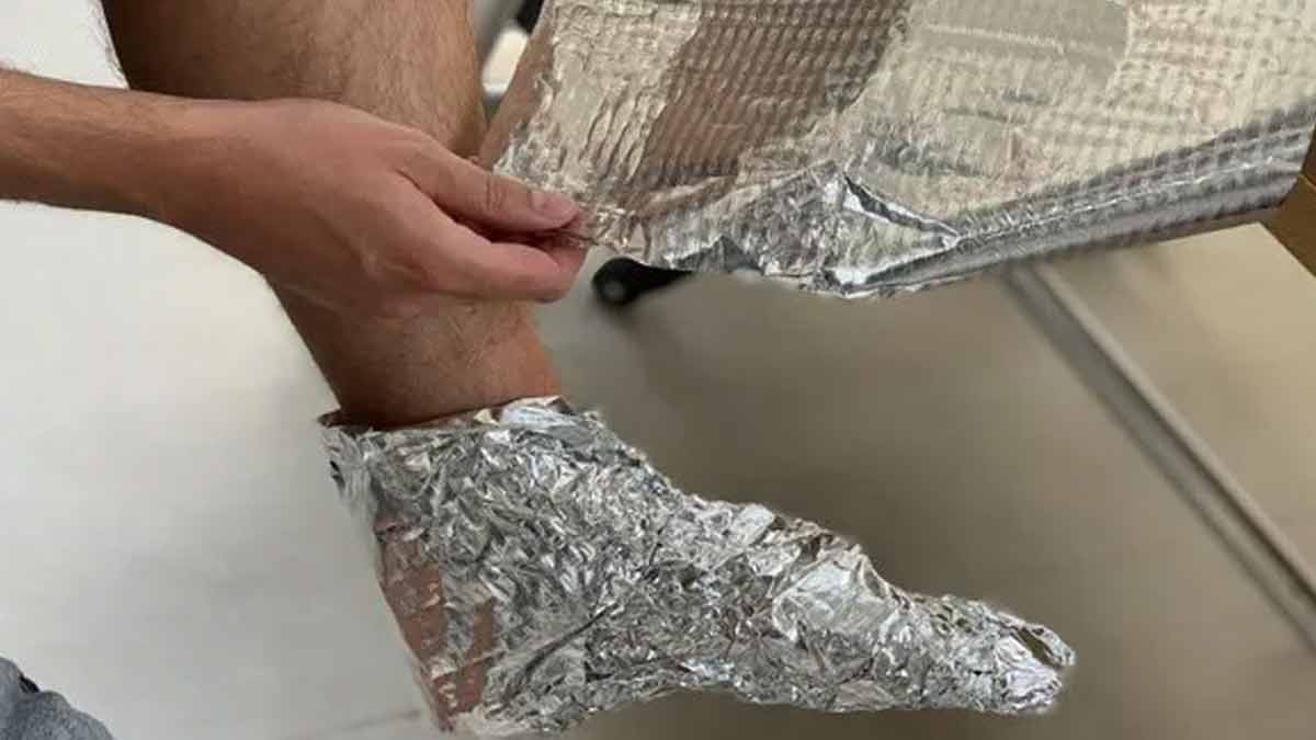 Découvrez pourquoi est-il nécessaire d’envelopper ses pieds dans du papier aluminium