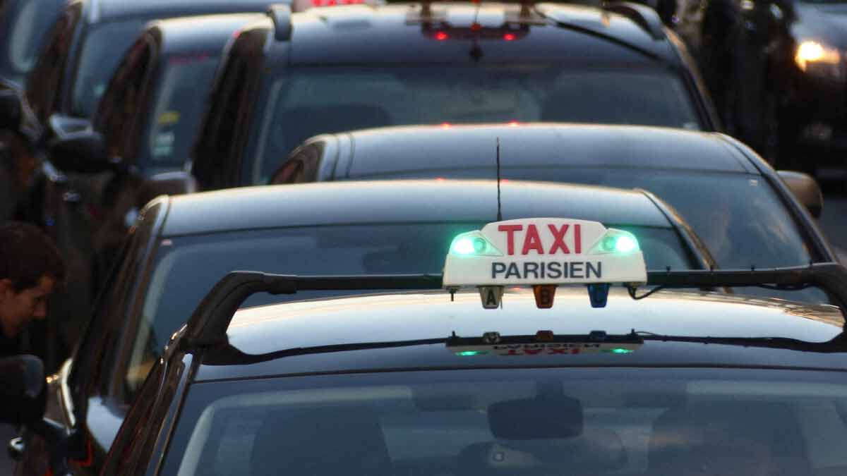 Taxi méfiez-vous de cette arnaque à la virgule qui se propage, « 1.540 euros la course »