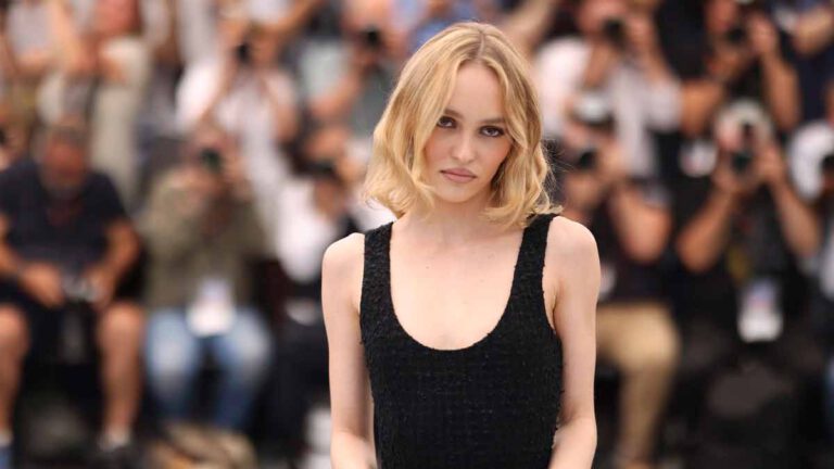 ALERTE Info Lily-Rose Depp en couple elle poste des clichés inédits avec sa compagne sur les réseaux sociaux