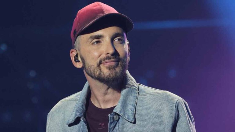 Christophe Willem : un ex participant de la Nouvelle Star dévoile avoir eu une relation amoureuse avec le chanteur