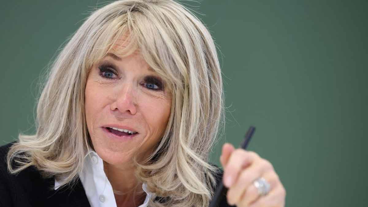 Brigitte Macron ne quitte plus ces baskets chics très tendance d’une marque française encore peu connue