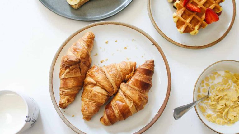 Pourquoi manger sucré le matin n’est pas recommandé selon cette biochimiste ?