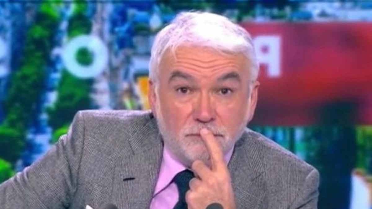 Pascal Praud sous le coup de l’émotion, il fond en larmes en plein direct, « Thomas est mort…