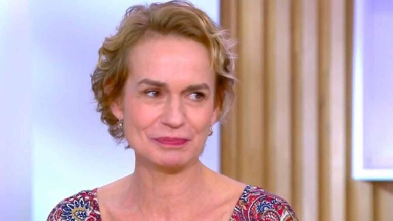 Sandrine Bonnaire porte plainte après le décès de sa mère « maltraitée » dans un Ehpad, « Elle n’était pas malade… »