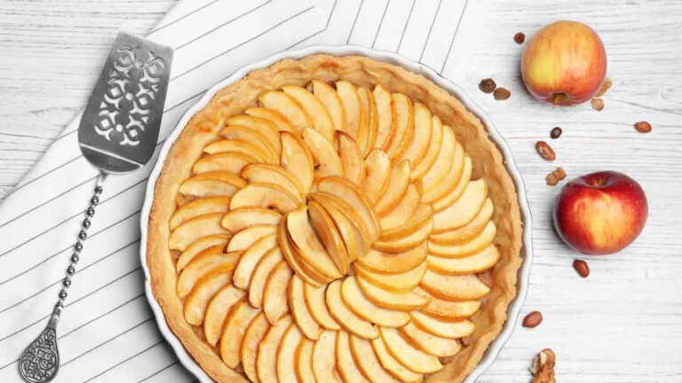 Voici les 3 astuces de Cyril Lignac pour une tarte fine aux pommes parfaite